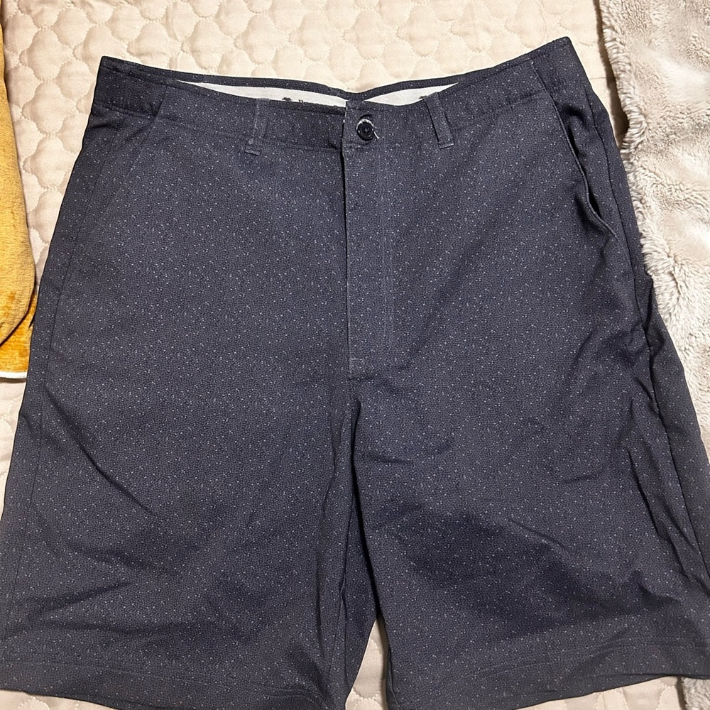 Men’s golf shorts
